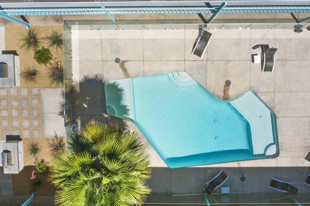 Poolside In Dtph Location W/ Pool Apartemen Phoenix