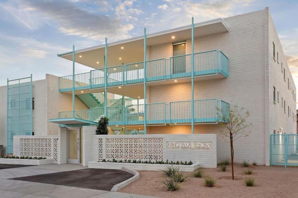 Poolside In Dtph Location W/ Pool Apartemen Phoenix
